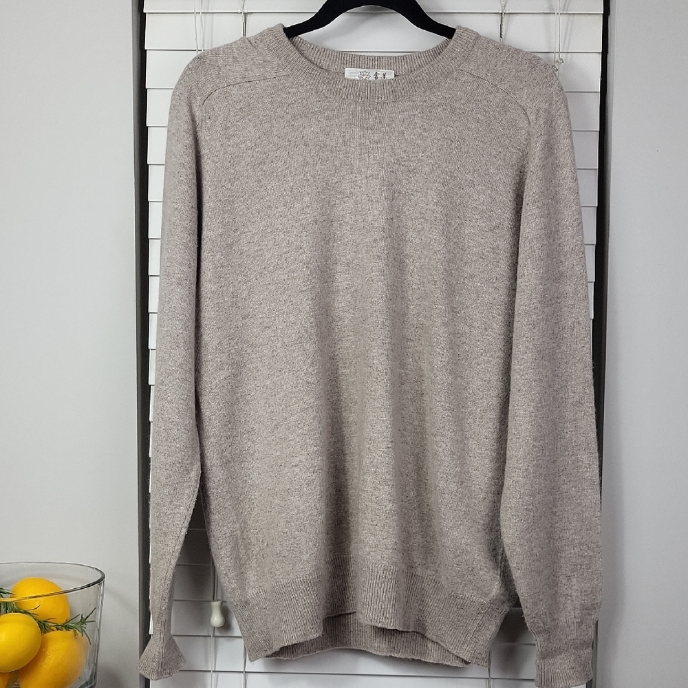 🌸 Snow lotus 100% cashmere Crewneck Sweater in Light Taupe. Size 42 = US M